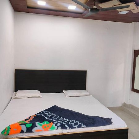 Hotel R G Sewa Sadan Mathura Exterior foto