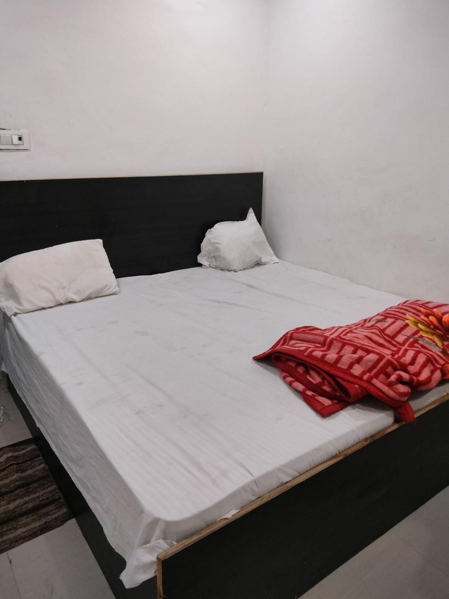 Hotel R G Sewa Sadan Mathura Exterior foto