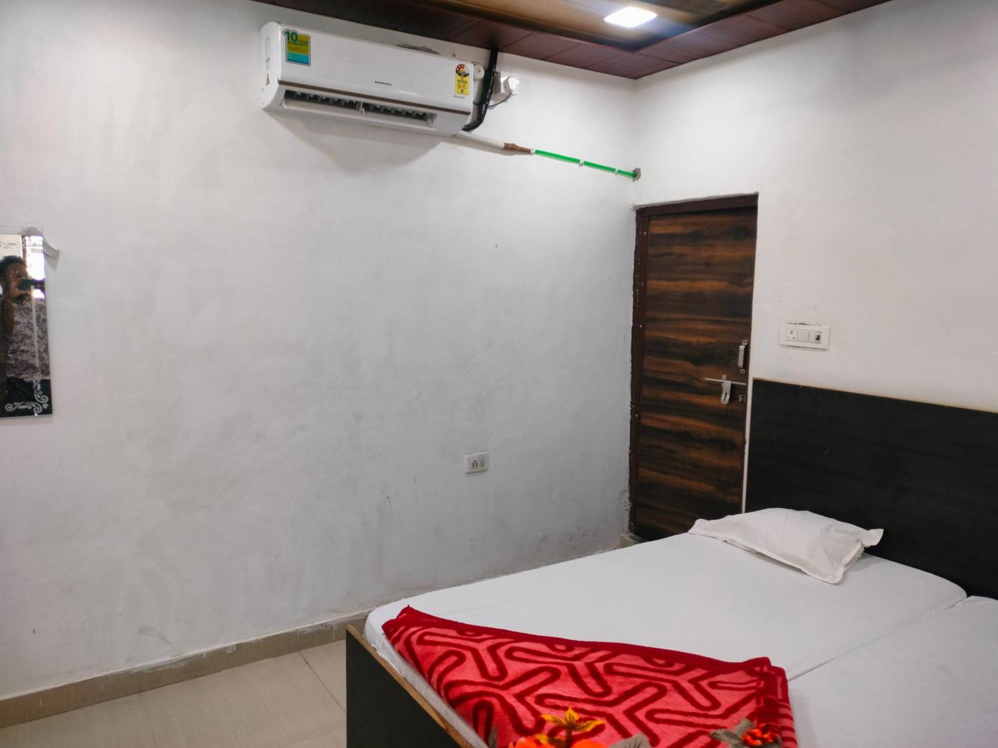 Hotel R G Sewa Sadan Mathura Exterior foto