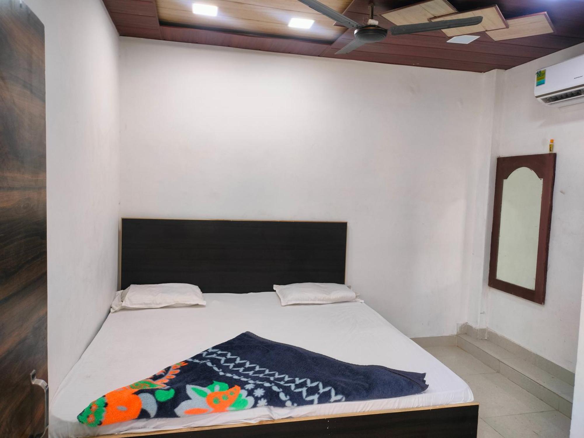 Hotel R G Sewa Sadan Mathura Exterior foto